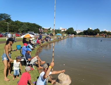 Mais de 400 kg de alimentos são arrecadados no Pescando no Lago